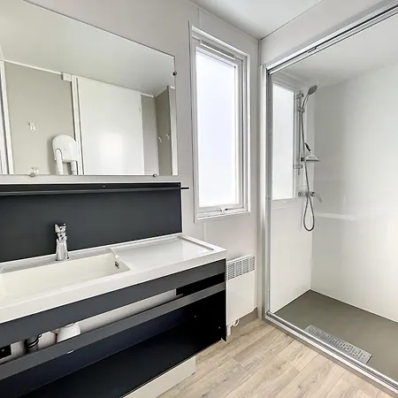 Mobil-home Grand Confort, 4 Pers, 2 Ch, Piscine Chauffee, Wifi, Animaux, Parking - Fr-1-361a-93